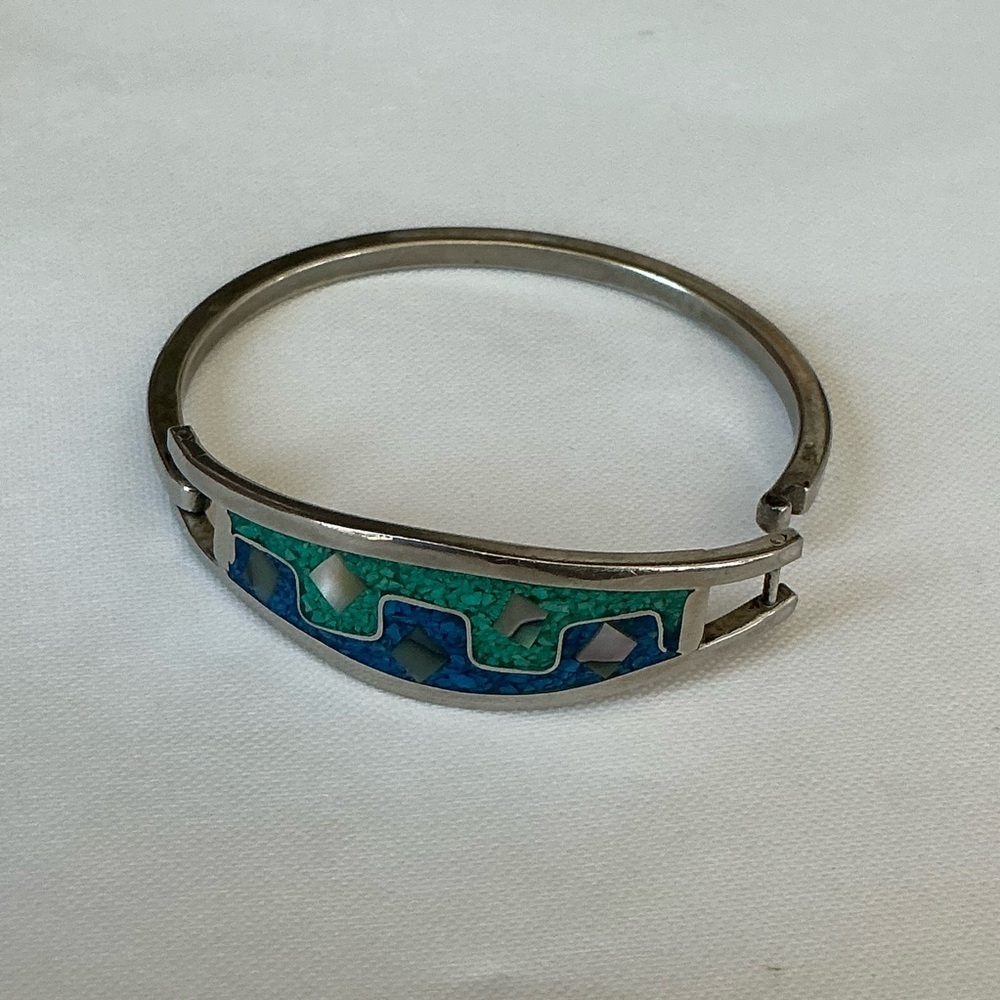 Taxco Sterling Silver Bracelet with Mother of Pearl and Crushed Malachite Inlay - Picture 5 of 8